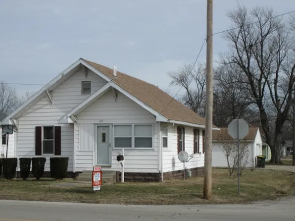 1102 N Cross St, Robinson, IL 62454
