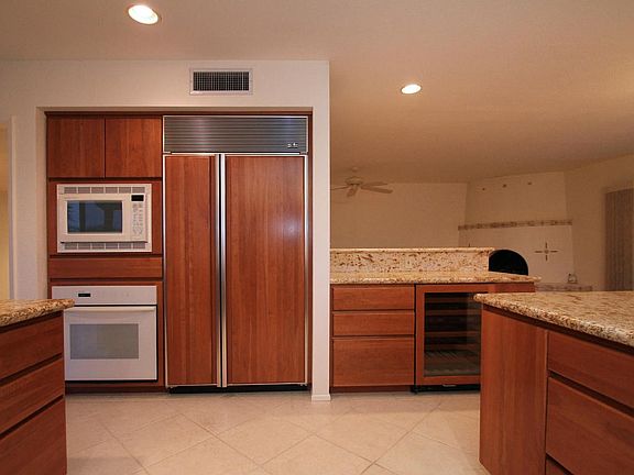 4th image of 700 W Desert Hills Dr