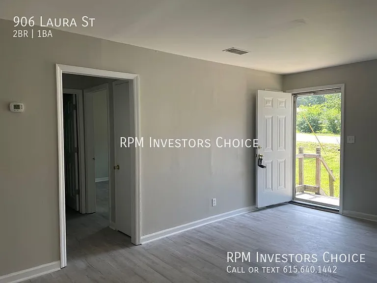 906 Laura St — Photo 6