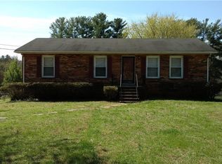 5862 Marty Ln, Clemmons, NC 27012