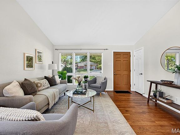 5th image of 512 Acorn Dr