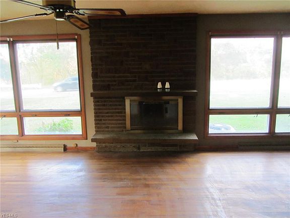 3rd image of 1165 Beechview Dr