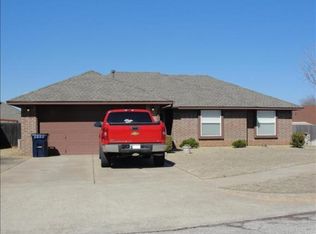 109 Parkcrest Ct, Noble, OK 73068