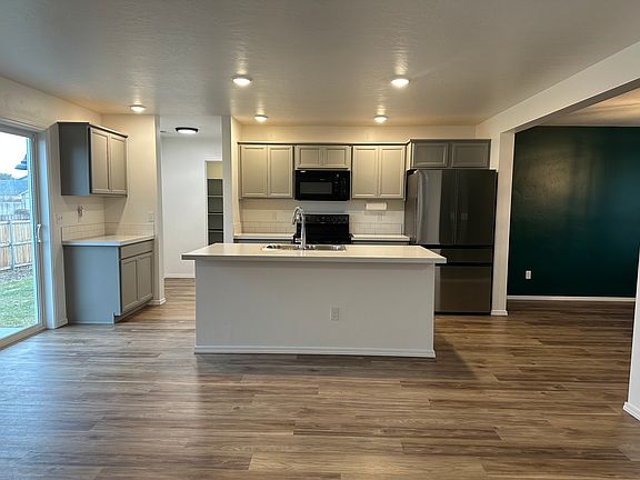 Open concept living/kitchen area with a designated dining area.