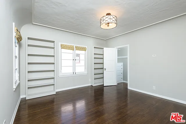 1179 S Hayworth Ave — Photo 13