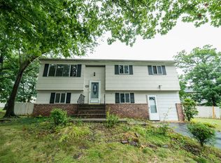 3 Tall Oaks Rd, Somerset, NJ 08873