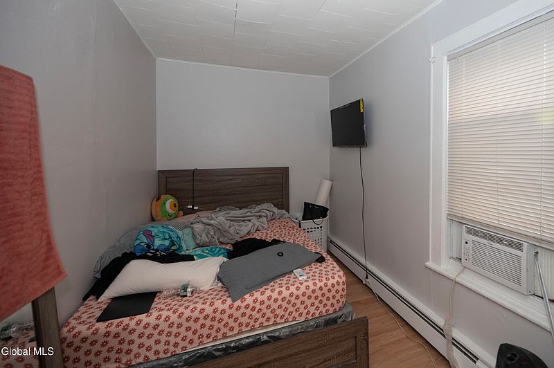 4th image of 596 Livingston Avenue