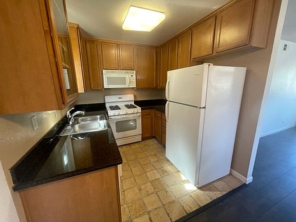 4th image of 517 Calle Montecito Unit 92