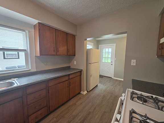 4th image of 2279 13th St SW