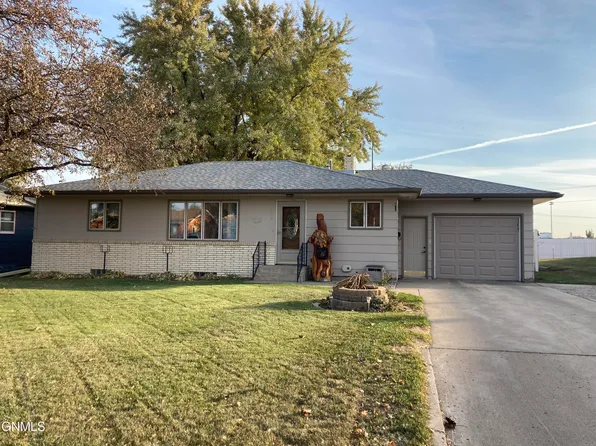222 13th St NE, Valley City, ND 58072