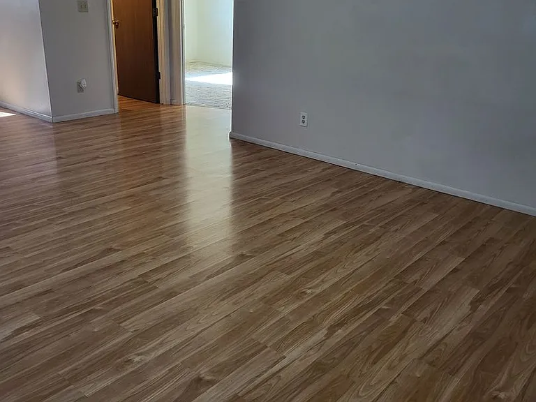 1005 W Midway St — Photo 2