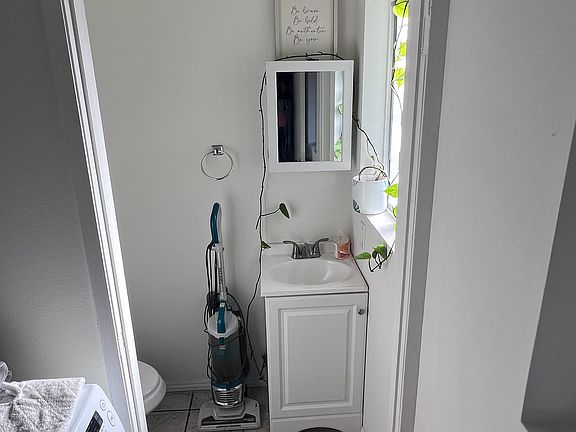 3rd image of 3521 Garnet St #1/2
