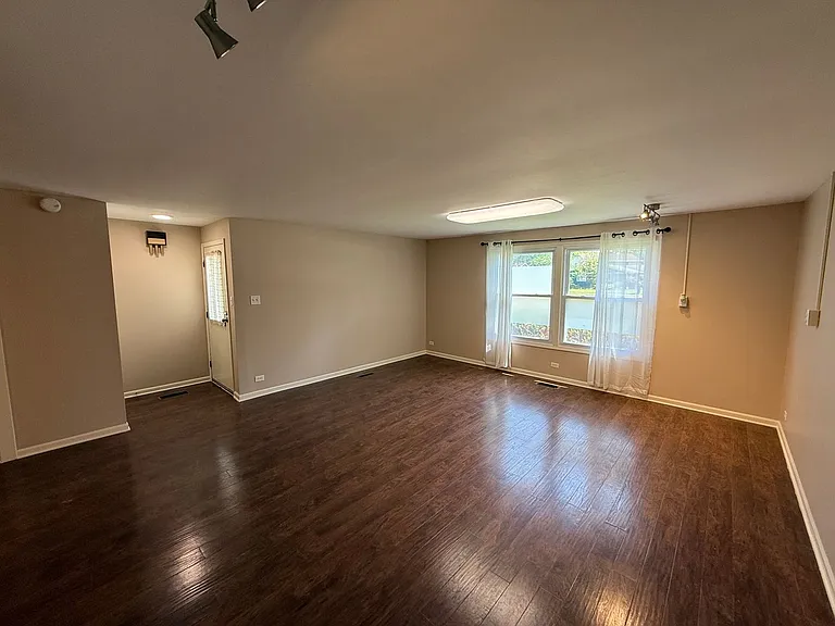 801 E Washington Center Rd — Photo 6