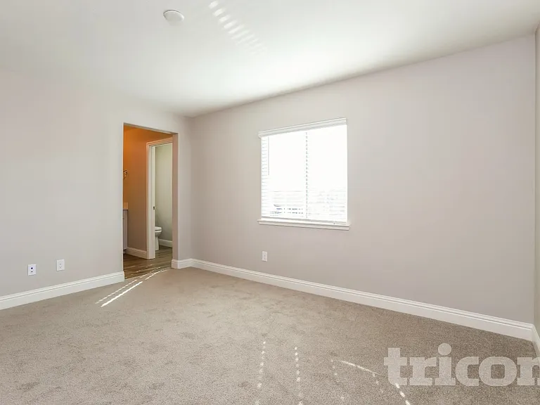 1265 Victorian St — Photo 11
