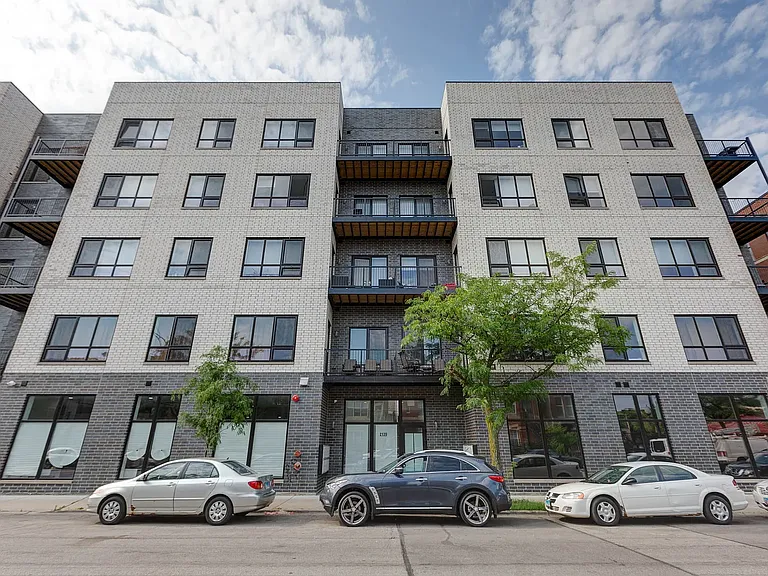 2127 W Madison St #410 — Photo 1