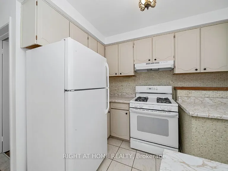 47 Wheelwright Cres — Photo 5