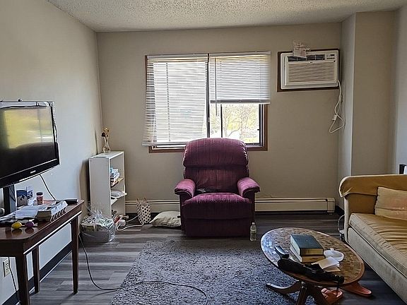 2nd image of 321 Finkbine Ln APT 10