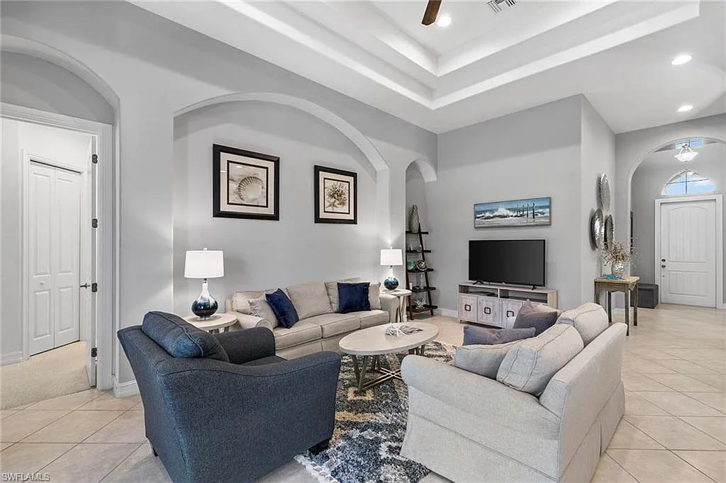 3 bed, 2.0 bath, 1975 sqft, $13,000 — Photo 4