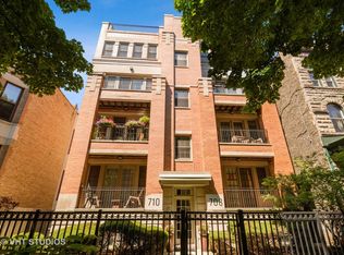 710 W Aldine Ave #301, Chicago, IL 60657