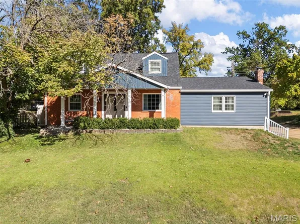 1001 Barberry Ln, Saint Louis, MO 63122