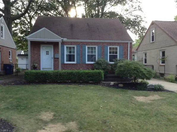 550 Huntmere Dr, Bay Village, OH 44140