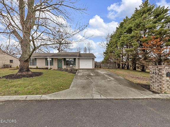 3rd image of 851 Jennifer Dr