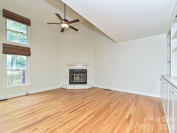 3rd image of 801 Lexington Ave
