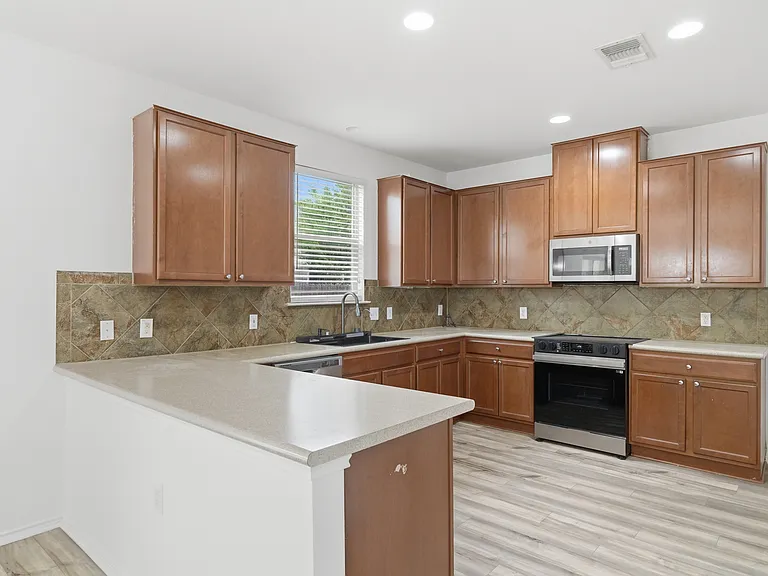 11200 Drumellan St — Photo 14