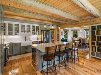 534 Bear Crossing Rd, Gallatin Gateway, MT, 59730