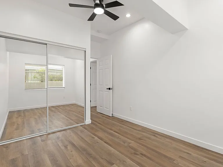 1537 Centinela Ave — Photo 12