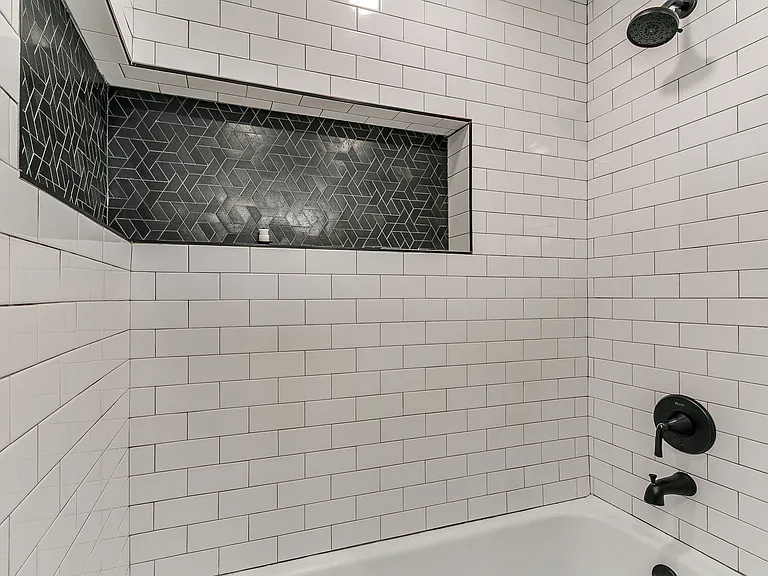 3210 W Wilshire Blvd — Photo 16