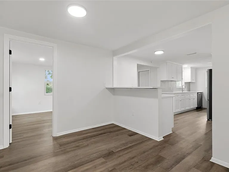 5165 Greenwood St — Photo 17