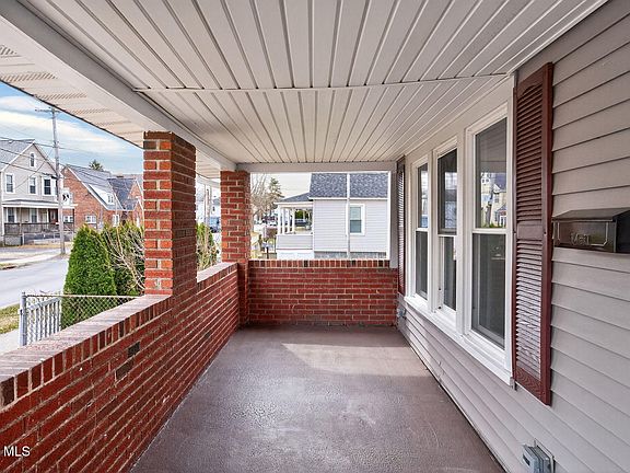 4th image of 2325 12th Avenue