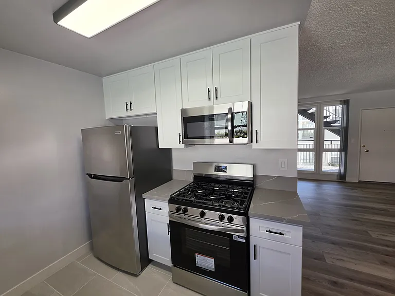 1732 N Harvard Blvd #108 — Photo 2