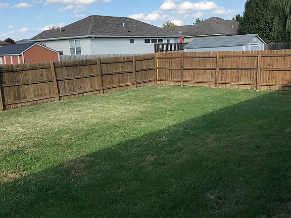 Spacious Backyard 