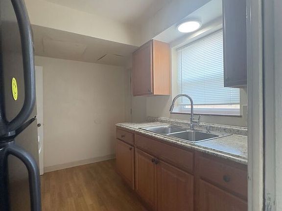 4th image of 1460 N Ivanhoe St