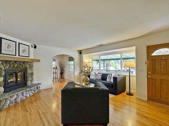 3rd image of 1410 Flora Ave