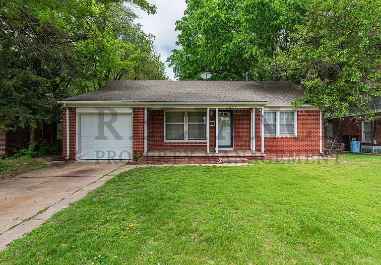 6114 E Rockwood Rd — Photo 1