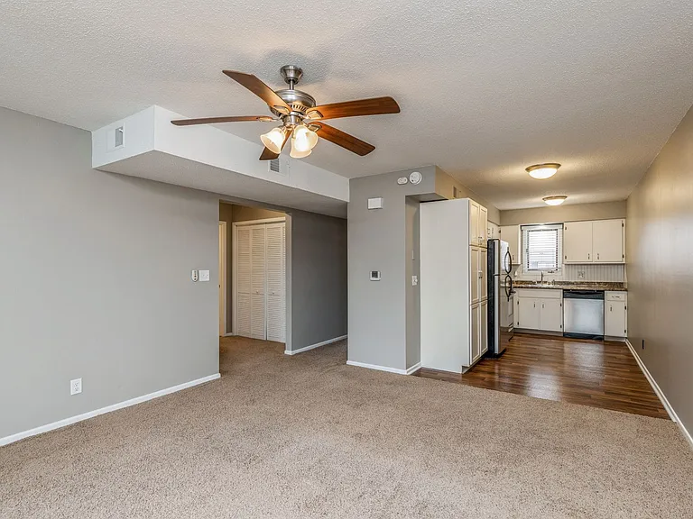 2079 NW Hickory Ln — Photo 6