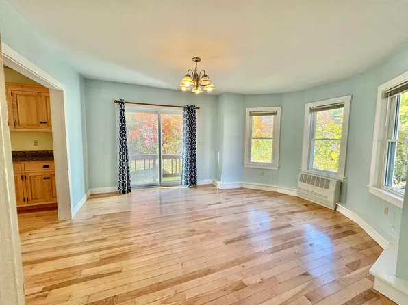 21 Lonsdale Avenue, Claremont, NH 03743