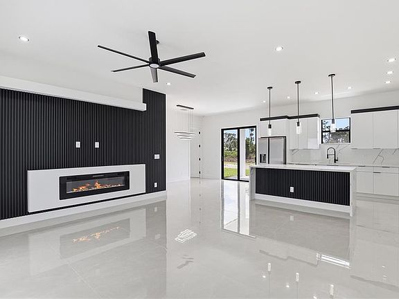 5th image of 1124 Edelweiss St E