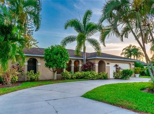5270 Berkeley Dr, Naples, FL 34112