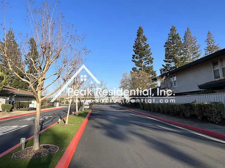 504 Roundtree Ct — Photo 20