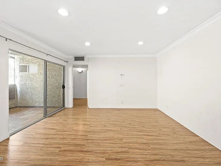 1339 N Columbus Ave #204 — Photo 7