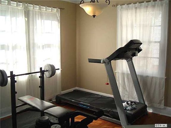 5th image of 2529 Shenandoah Ave