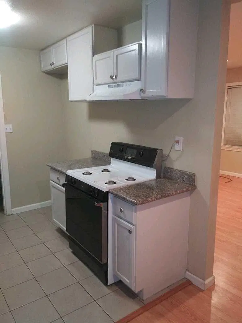 3 bed, 1200 sqft, $1,895 — Photo 2