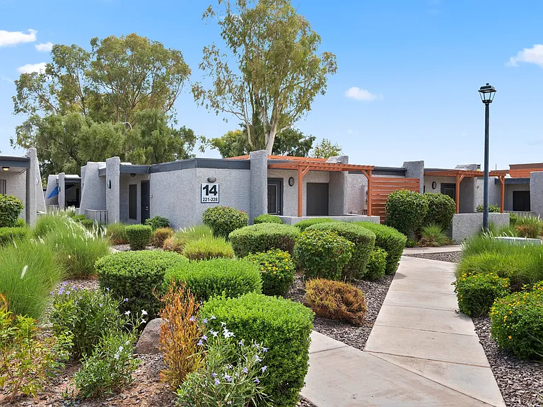 Delano Apartments — Photo 9