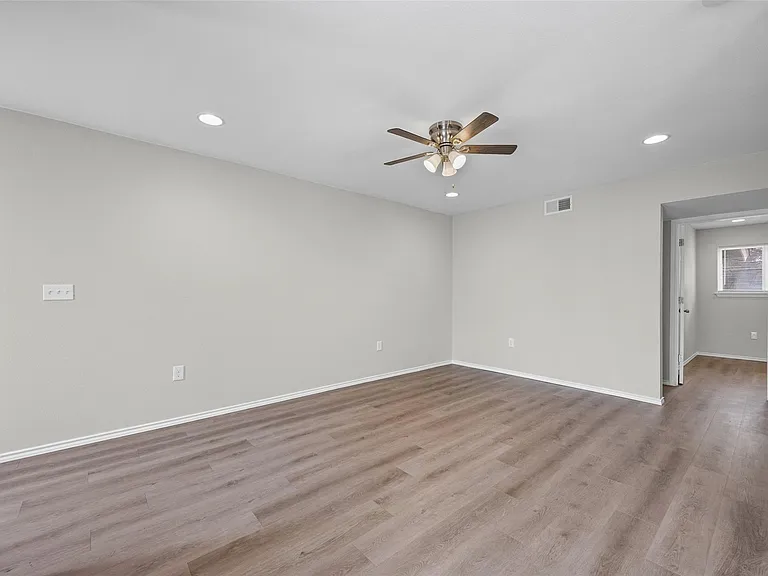 2615 Ektom Dr #B — Photo 15
