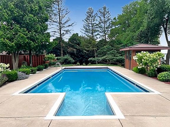 2nd image of 1216 Lake Shore Dr