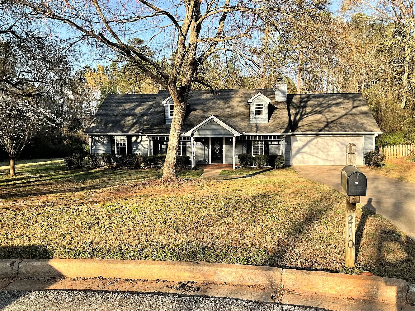 210 Somerset Dr photo 1
